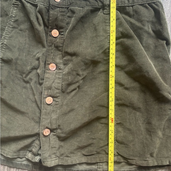 Celebrity Pink Olive Corduroy Shorts - Picture 5 of 6